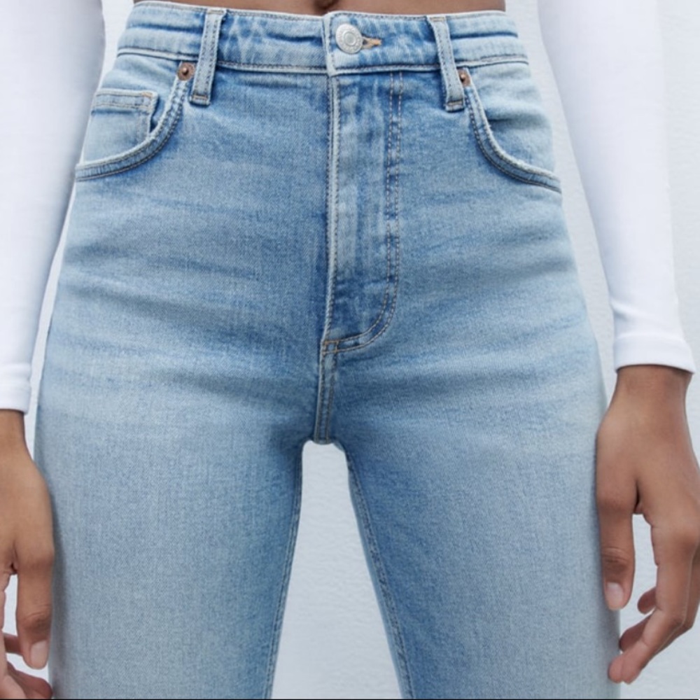 Zara Cropped flare jeans. Size 25 (US 2)